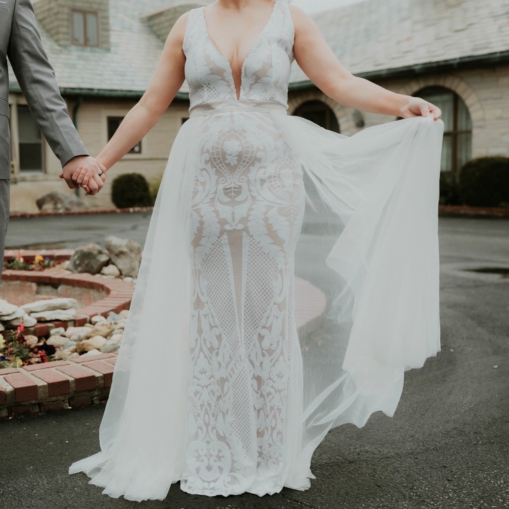 Yissang floral sequined wedding evening mermaid gown/dress size Small.